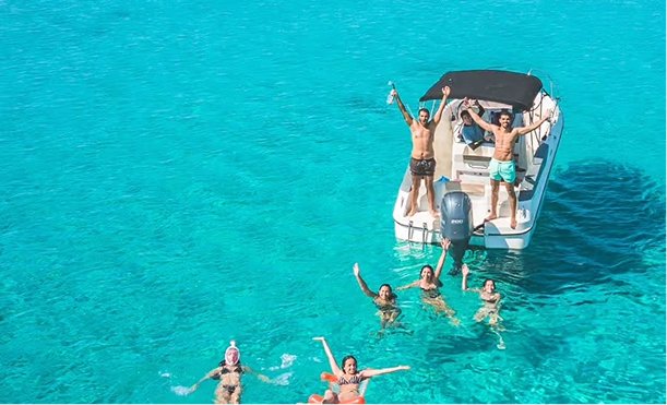 Private Full-Day boat Tour in Boka Bay